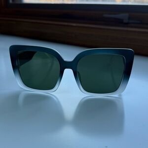 Oversized polarized Goodr